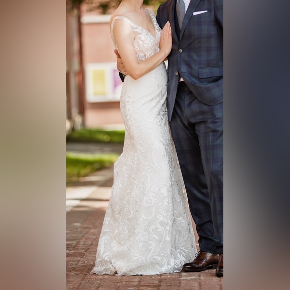 Elegant Tara Lauren Wedding Dress - Picture 10 of 13